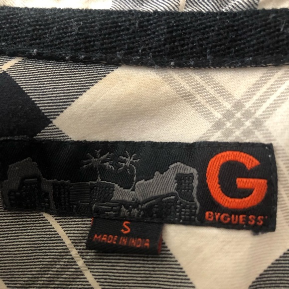 🌞 Guess sleeveless distressed muscle shirt button up collar pockets plaid S - Picture 8 of 16